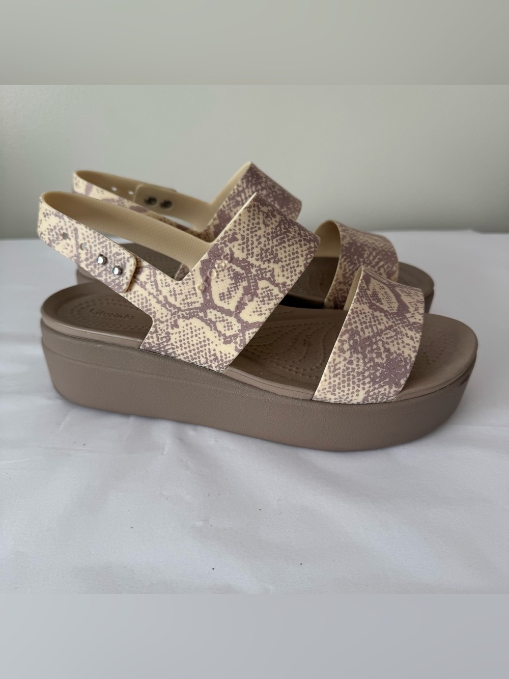 CROCS Size & Women’s Platform Sandals